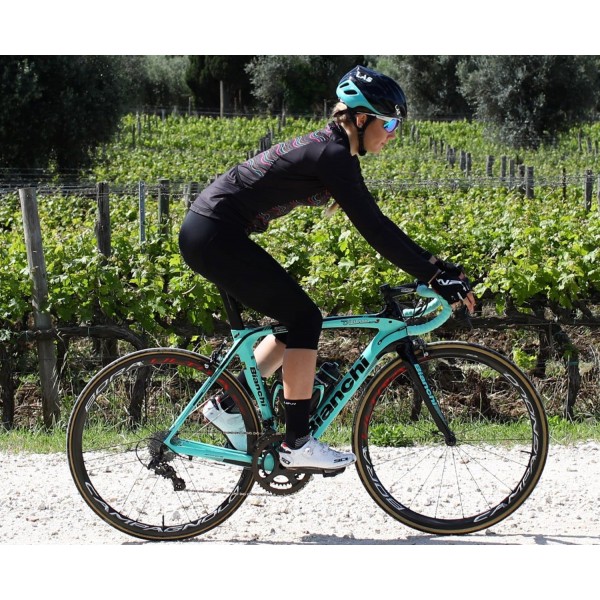 VANCOUVER 2010 Radhose Damen 3/4 schwarz (E23-4000) VANCOUVER 2010 Radhose Damen 3/4 schwarz (E23-4000)