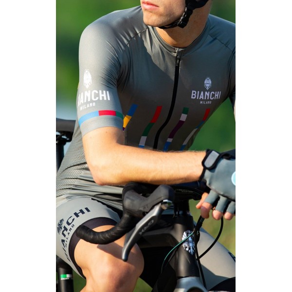 POMA Trägerhose kurz olivgrün