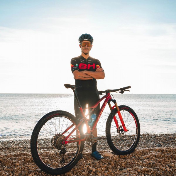 BH COLOMA TEAM 2023 Radtrikot kurzarm-Radsport-Profi-Team Radtrikot Kaufen BH COLOMA TEAM 2023 Radtrikot kurzarm-Radsport-Profi-Team Radtrikot Kaufen